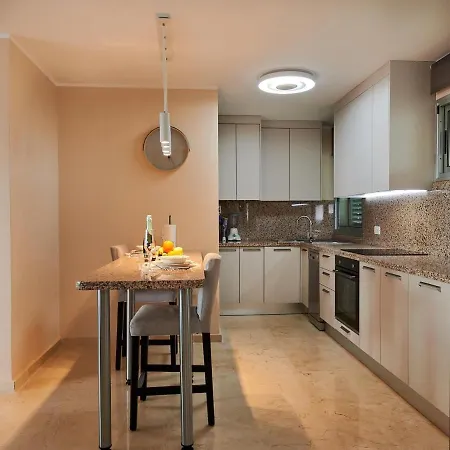 Stylish Golfdel Sur Penthouse 아파트