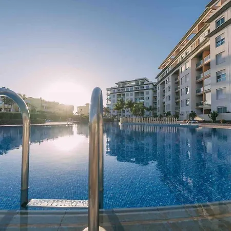 Stylish Golfdel Sur Penthouse 아파트 *