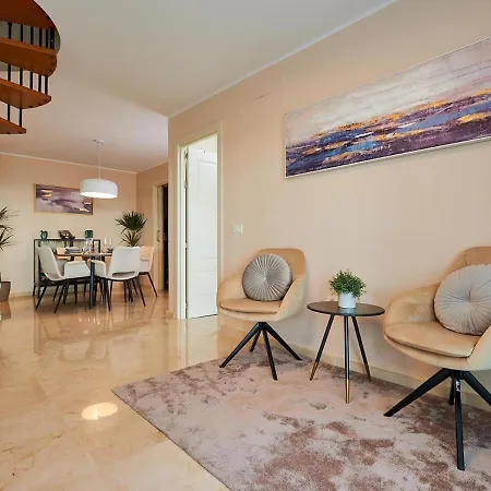 Stylish Golfdel Sur Penthouse Apartment *